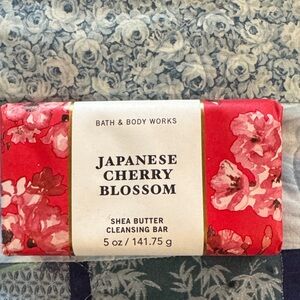Bath & Body Works Japanese Cherry Blossom Shea Butter Cleansing Bar